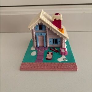 Polly Pocket Ski Lodge